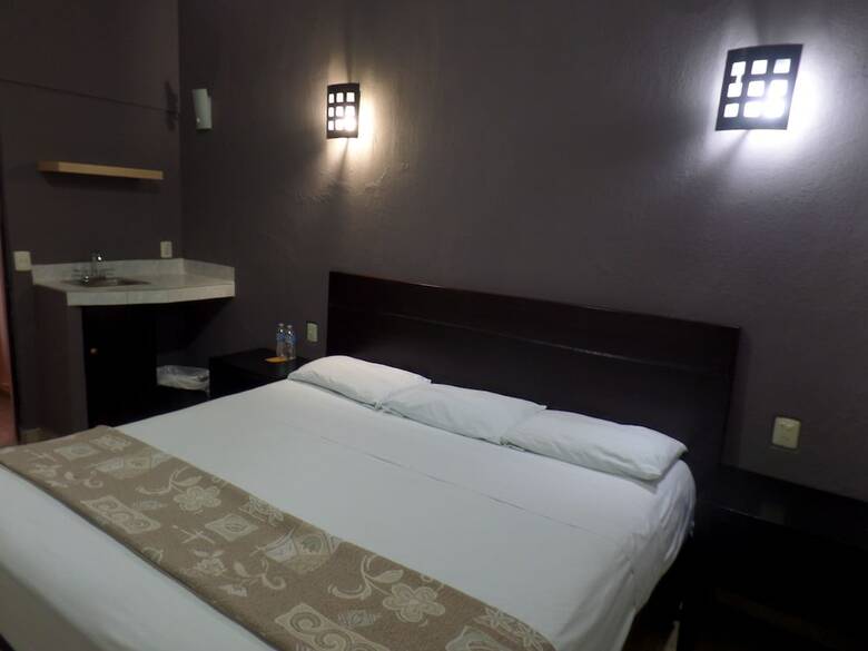 Uke Inn Hotel & Suites