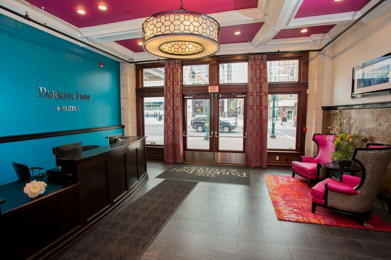 Hotel The Parker Inn & Suites