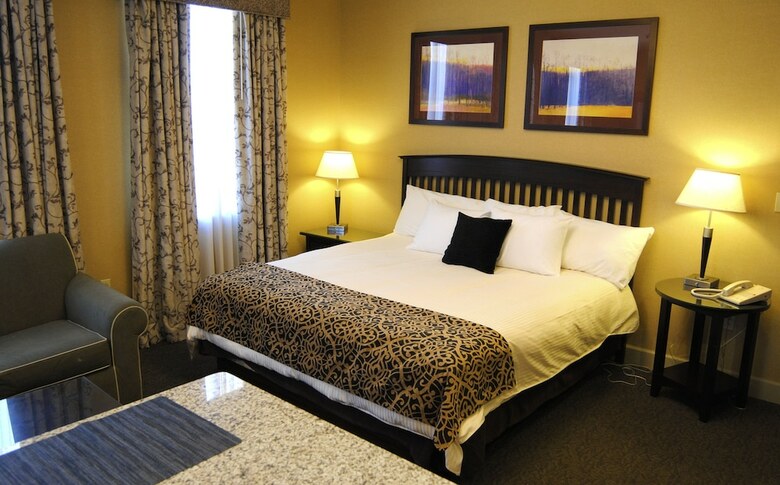 Hotel The Parker Inn & Suites