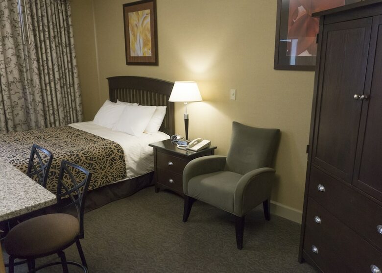 Hotel The Parker Inn & Suites