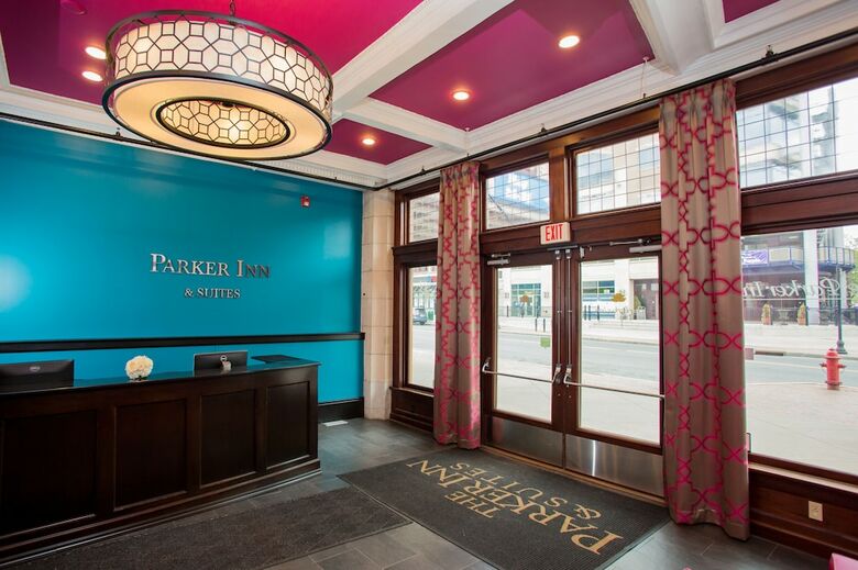 Hotel The Parker Inn & Suites