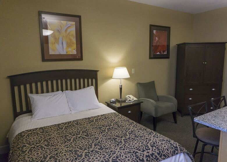 Hotel The Parker Inn & Suites