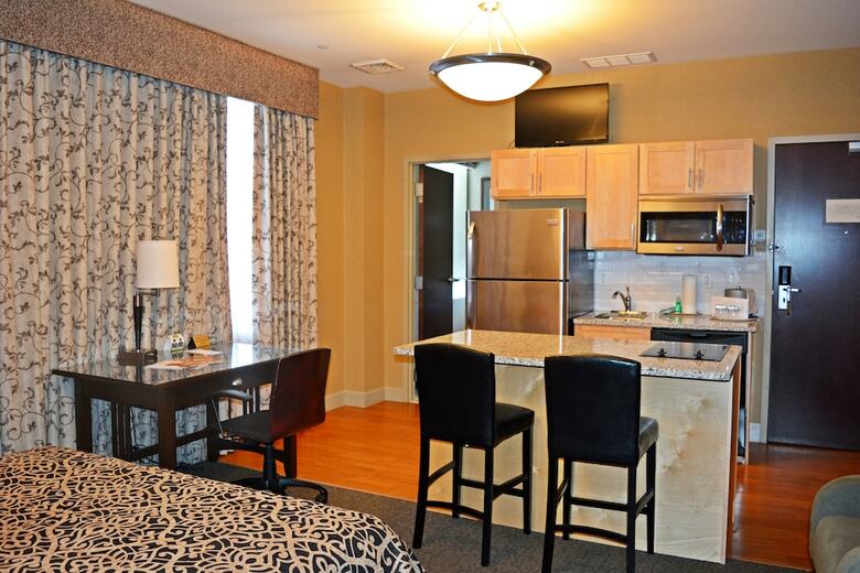 Hotel The Parker Inn & Suites