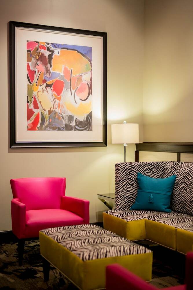 Hotel The Parker Inn & Suites