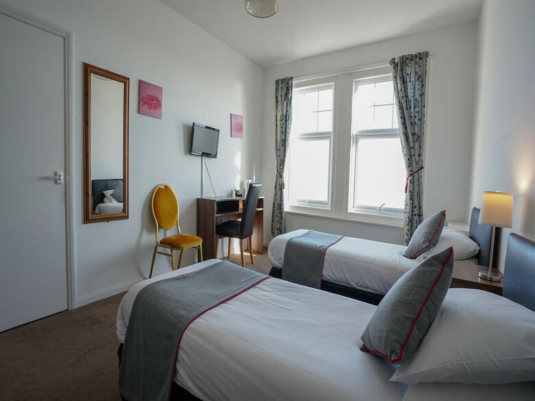 Oyo Shanklin Beach Hotel