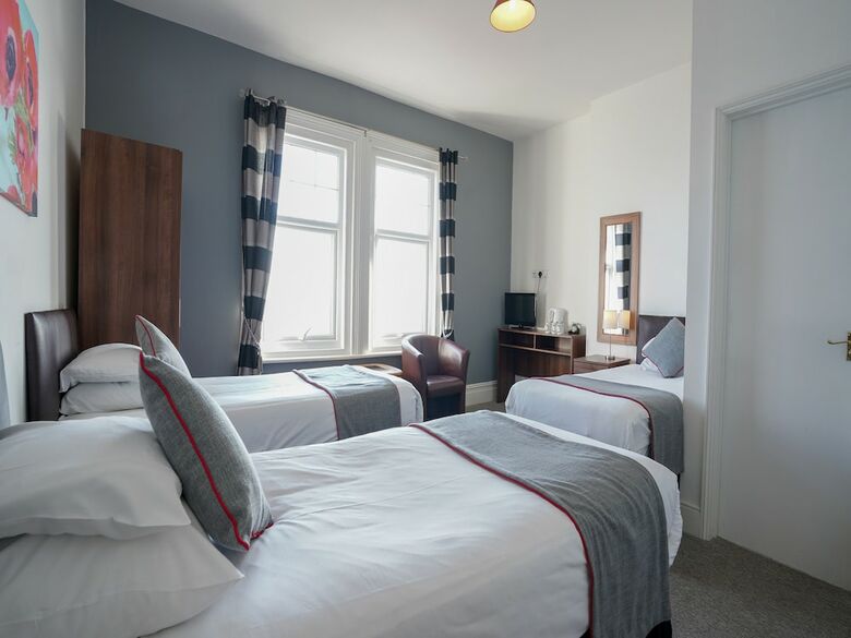 Oyo Shanklin Beach Hotel