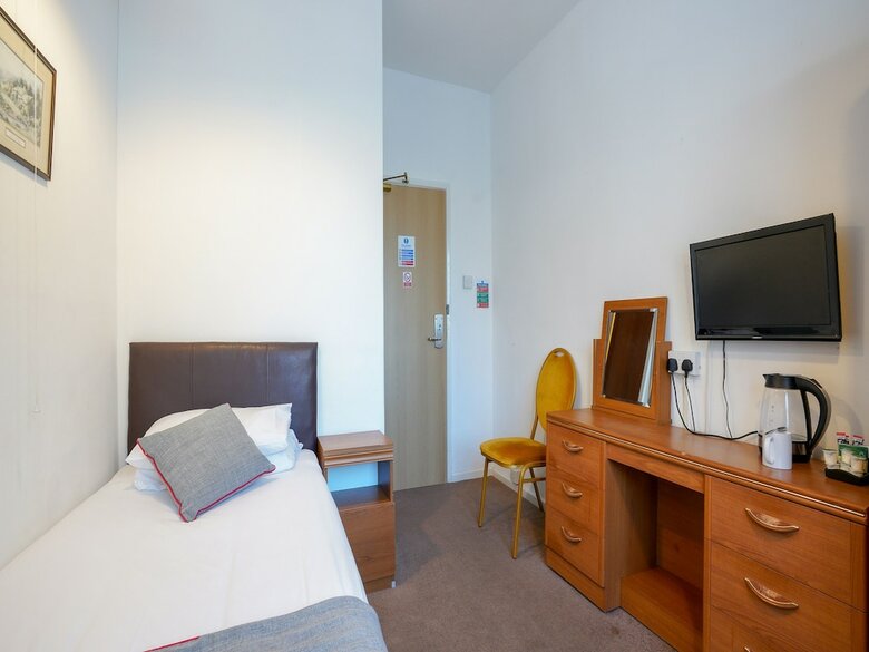 Oyo Shanklin Beach Hotel