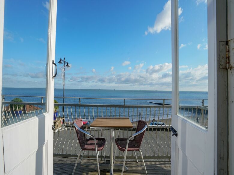 Oyo Shanklin Beach Hotel