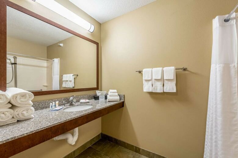 Hotel Comfort Inn & Suites