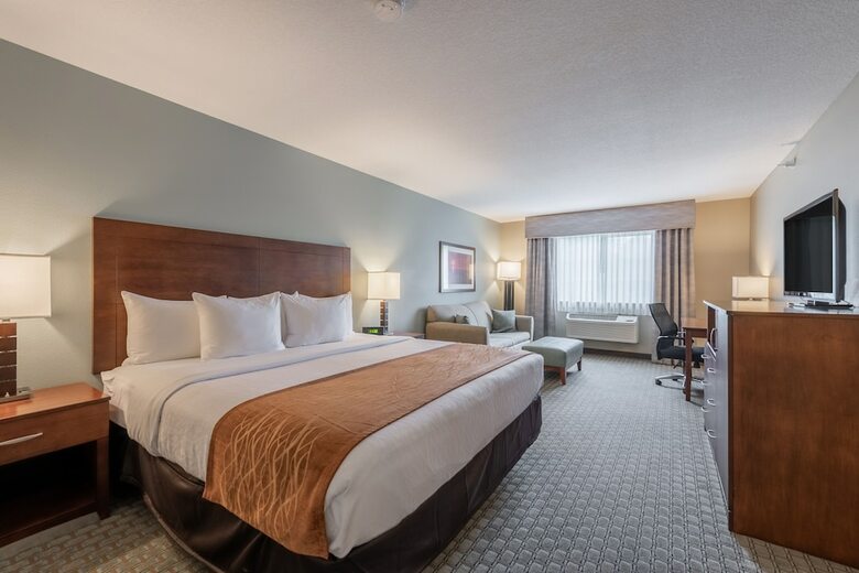 Hotel Comfort Inn & Suites