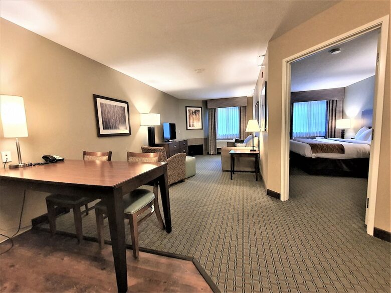 Hotel Comfort Inn & Suites