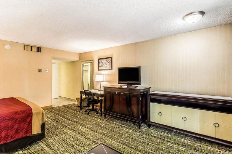 Hotel Rodeway Inn & Suites