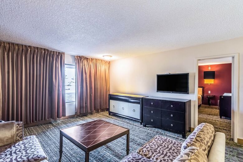 Hotel Rodeway Inn & Suites