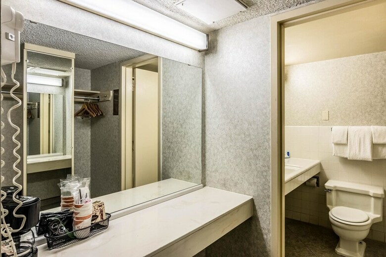 Hotel Rodeway Inn & Suites