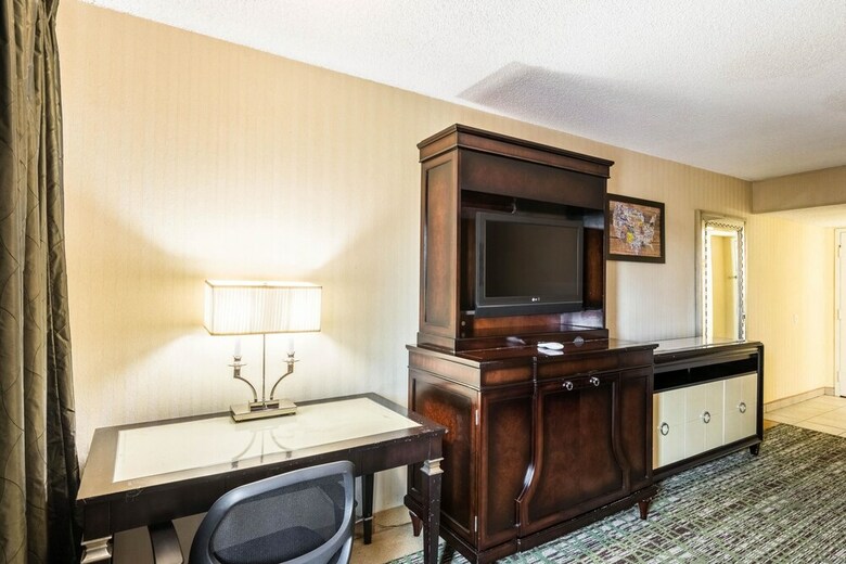 Hotel Rodeway Inn & Suites