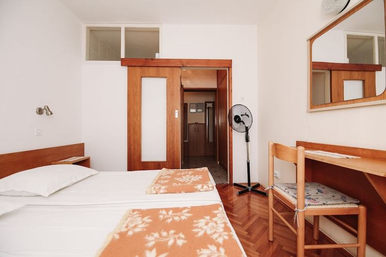 Hostal Apartments & Rooms Peranic