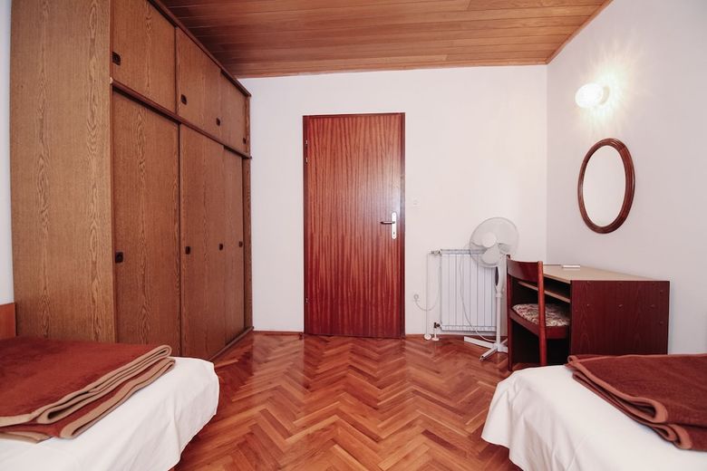 Hostal Apartments & Rooms Peranic