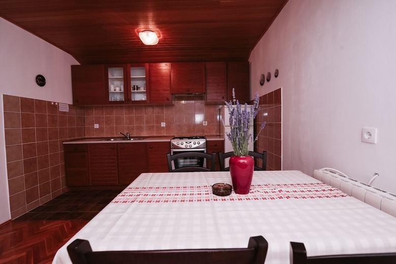 Hostal Apartments & Rooms Peranic