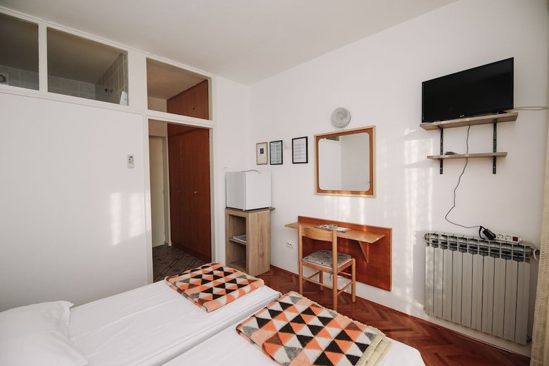 Hostal Apartments & Rooms Peranic