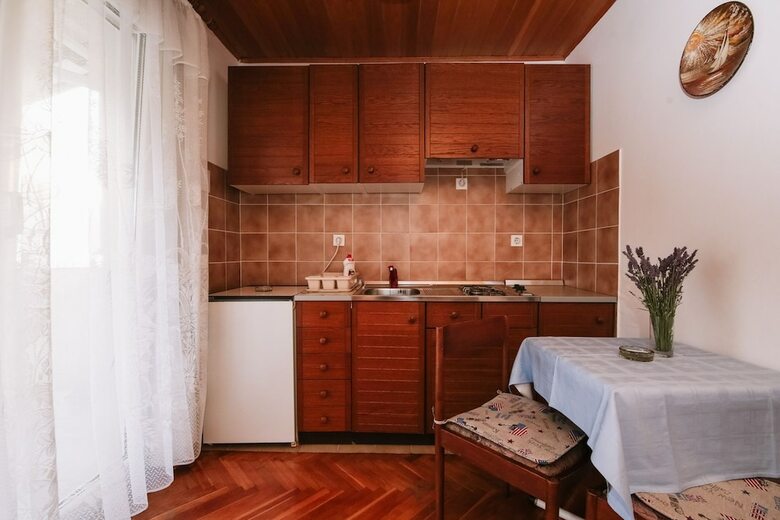 Hostal Apartments & Rooms Peranic