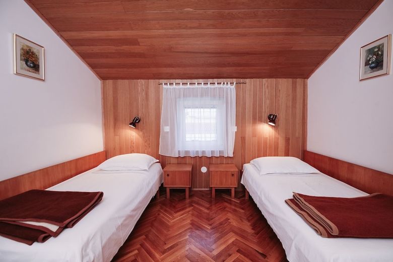 Hostal Apartments & Rooms Peranic