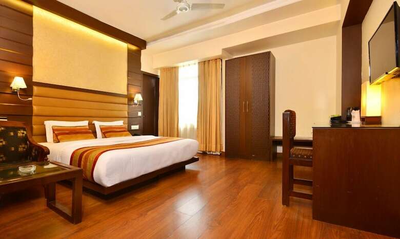 Hotel Metro Heights