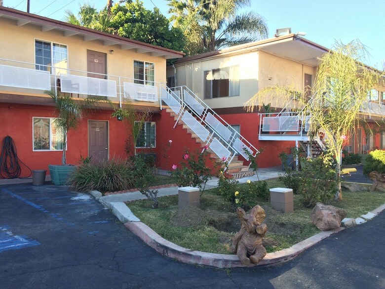 Long Beach Motel
