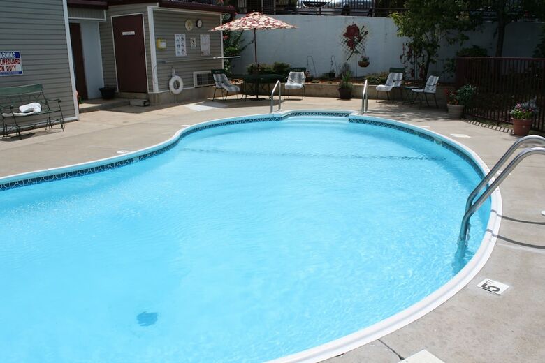 Hotel Rosebud Inn