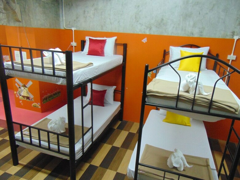Hostal Phatchara Boutique Hotel - Hostel
