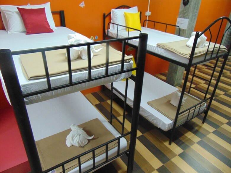 Hostal Phatchara Boutique Hotel - Hostel