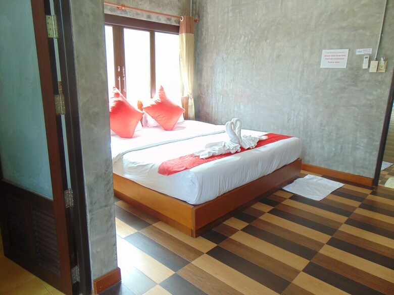 Hostal Phatchara Boutique Hotel - Hostel