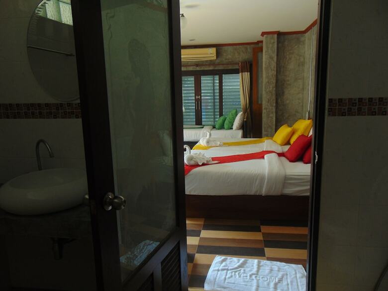 Hostal Phatchara Boutique Hotel - Hostel