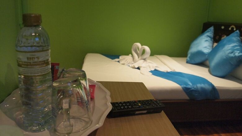 Hostal Phatchara Boutique Hotel - Hostel