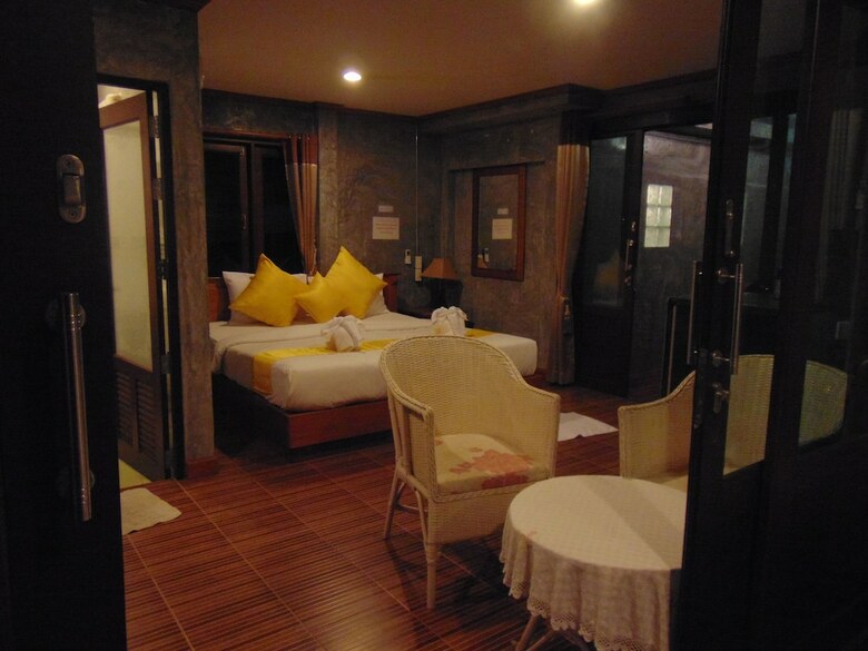 Hostal Phatchara Boutique Hotel - Hostel
