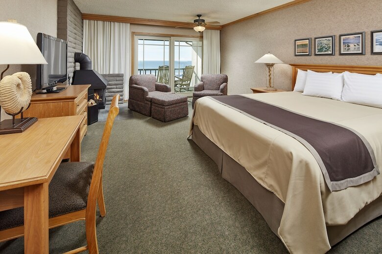 Hotel Cavalier Oceanfront Resort