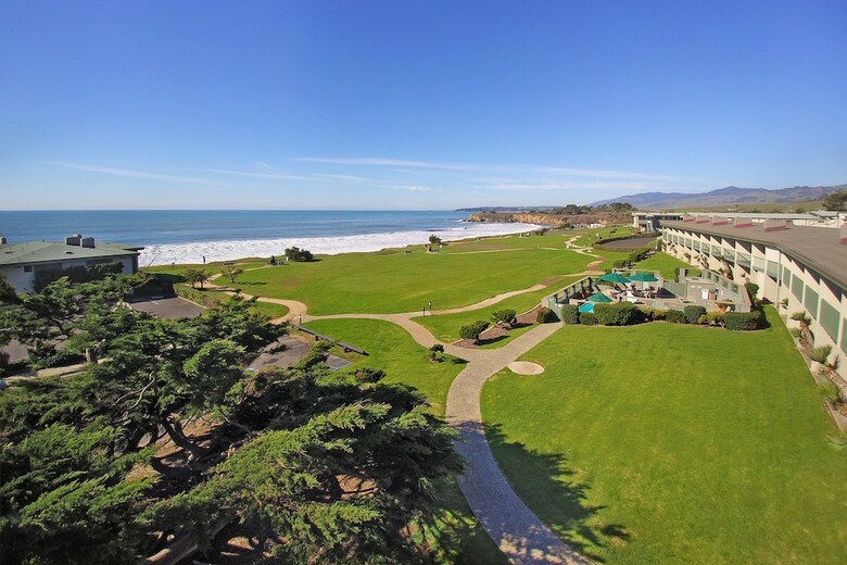 Hotel Cavalier Oceanfront Resort