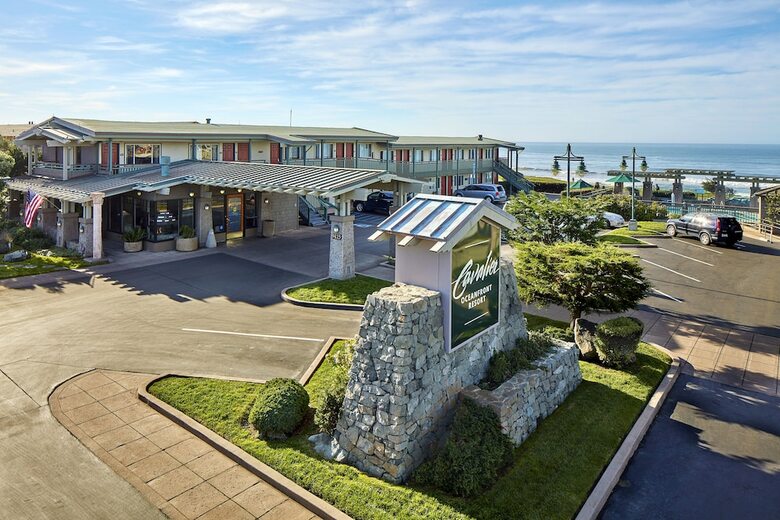 Hotel Cavalier Oceanfront Resort