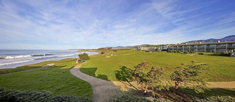 Hotel Cavalier Oceanfront Resort