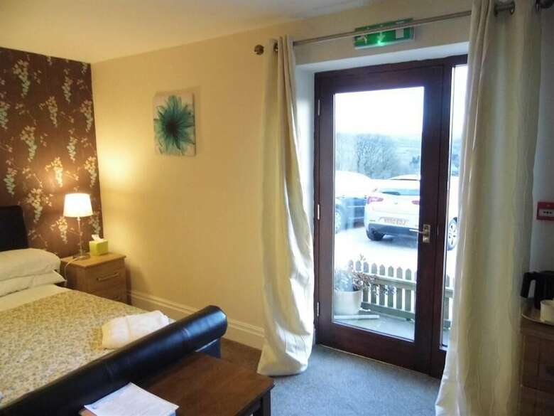 Bed & Breakfast Clerk Laithe Lodge