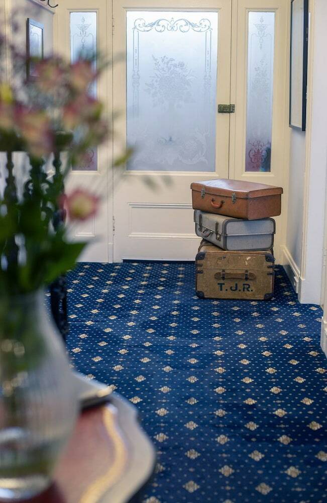 Bed & Breakfast Queensberry House