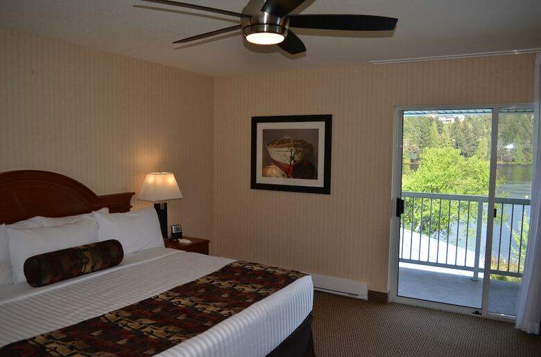 Hotel Inn On Long Lake