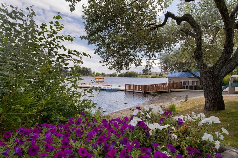 Hotel Inn On Long Lake