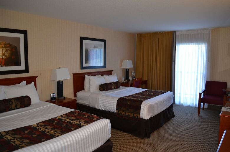 Hotel Inn On Long Lake