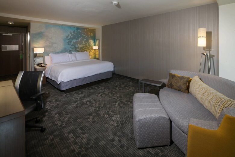 Hotel Courtyard Battle Creek