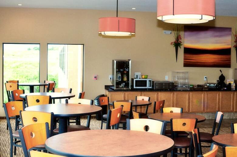 Hotel Cobblestone Inn & Suites - Newton