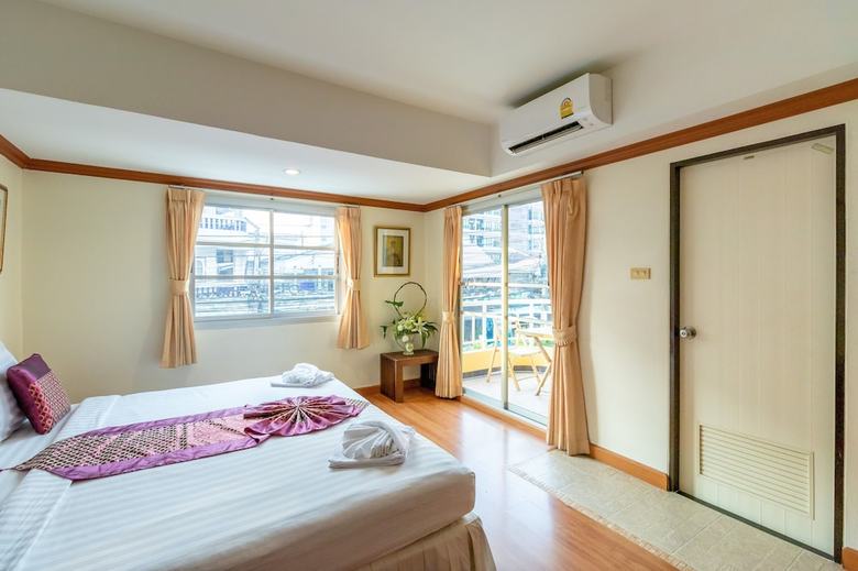 Chomsin Hua Hin Hotel