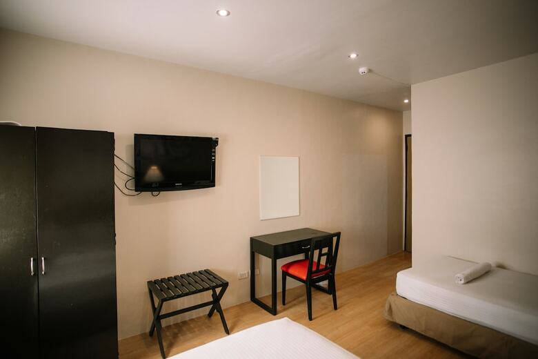 Hotel Dynasty Tourist Inn