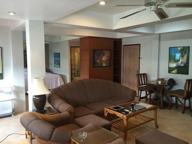 Summer Breeze Hotel