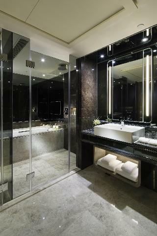 Royal Plaza Hotel