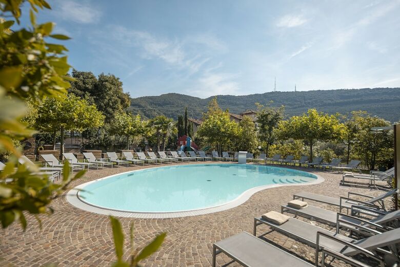 Residencia 4limoni Apartment Resort